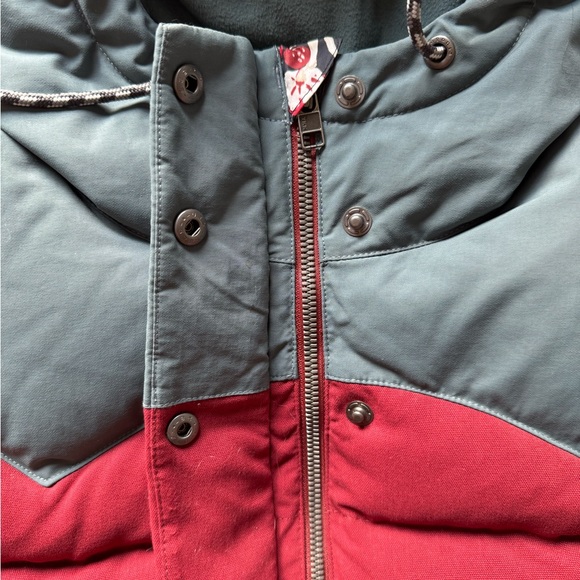 Patagonia Women’s Bivy Vest Down Filled Puffer in Drumfire Red w Mushroom Lining - Picture 10 of 12